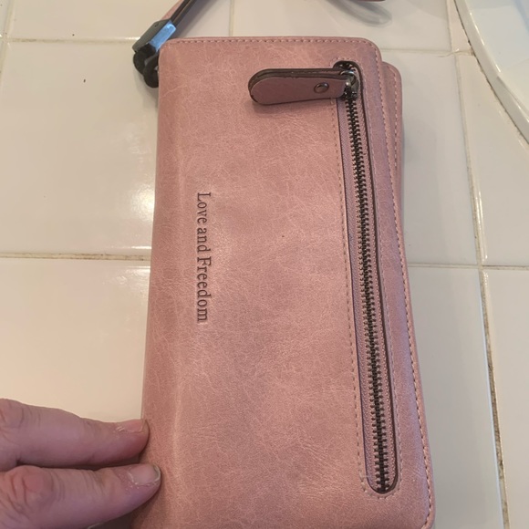 Pink wallet - Picture 2 of 3